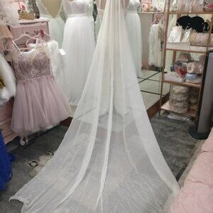 Detachable chiffon neck to floor train